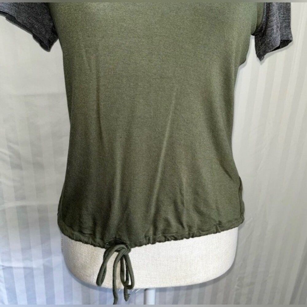No Boundaries Green & Gray Daisy Floral Top - Juniors Medium 7/9 - Picture 5 of 10